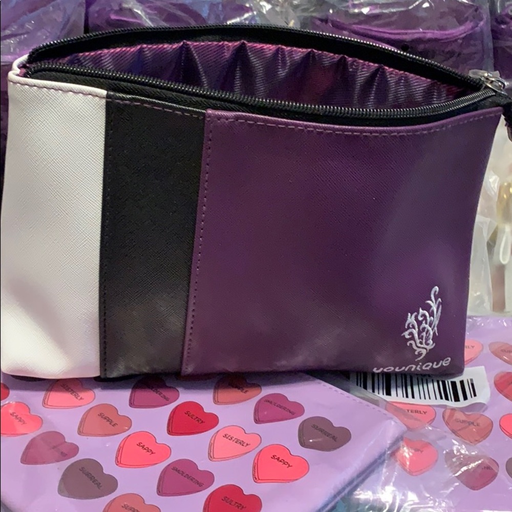 Buy 1 get 1 FREE Younique  Cosmetic bags - Picture 4 of 7